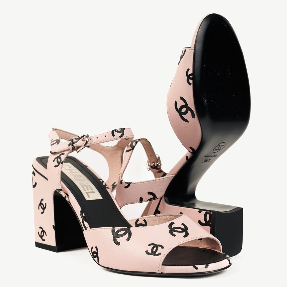 Chanel 22S Light Pink CC-Print Leather Sandals - Picture 4 of 11
